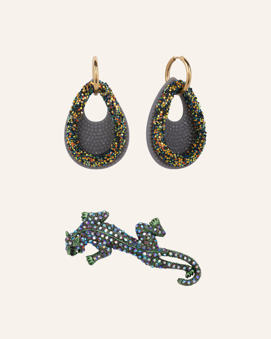 Set van luipaard broche groen/blauw rhinestone en oorbellen grijs met groen en gouden glitters – MAE.FAE The Label