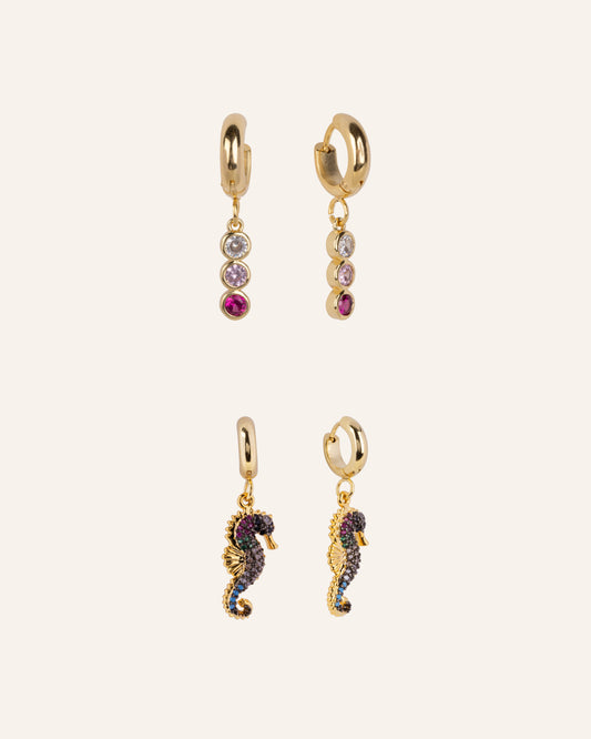 Set van gouden oorringen met roze steentjes en zeepaard meerkleurig - MAE.FAE The Label