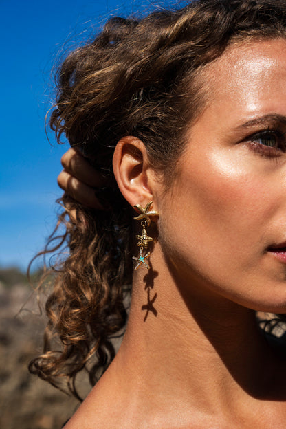Oorbellen met zeesterren goud, turquoise en zirkonia – MAE.FAE The Label