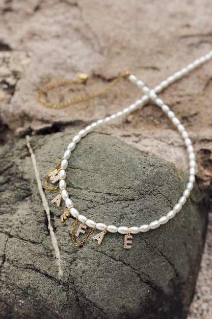 Initial ketting goud met parels en zirkonia