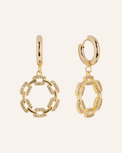 Oorringen goud met schakels zirkonia – MAE.FAE The Label